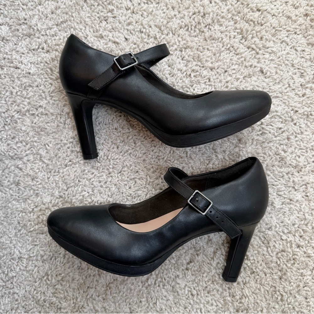 Clarks Black Mary Jane Heels